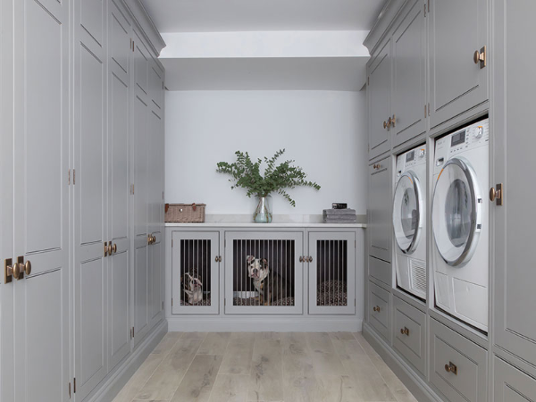 Kisegítő helyiség - nagyon keskeny és hosszú hely a konyhához