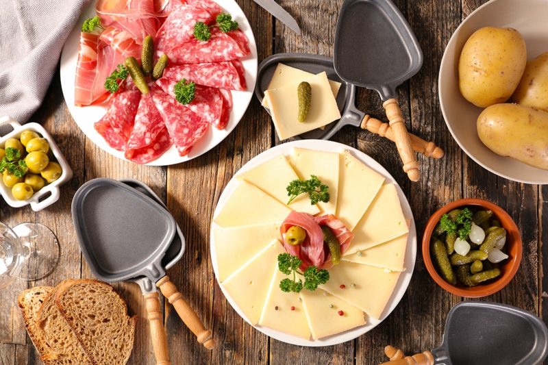 Topljeni sir sa salamom vrlo ukusan