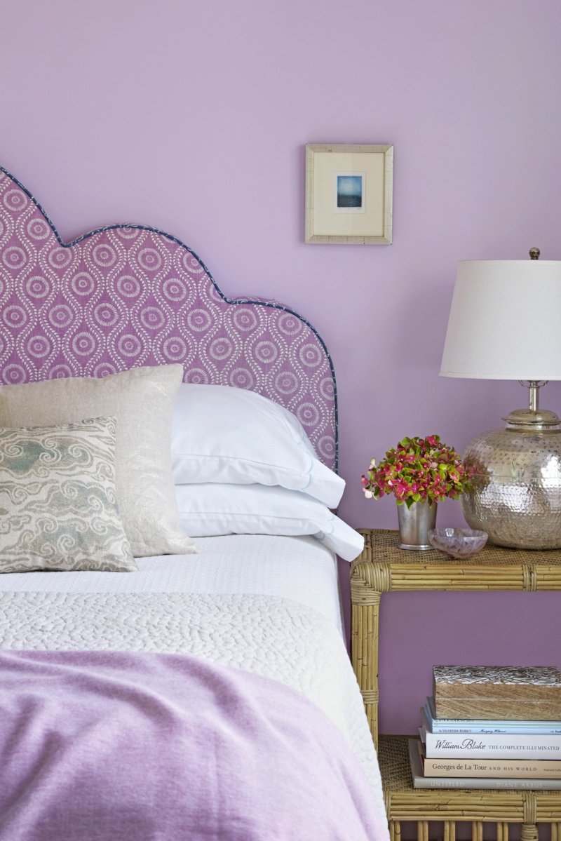 Design d'intérieur aux couleurs de la chambre violet pastel