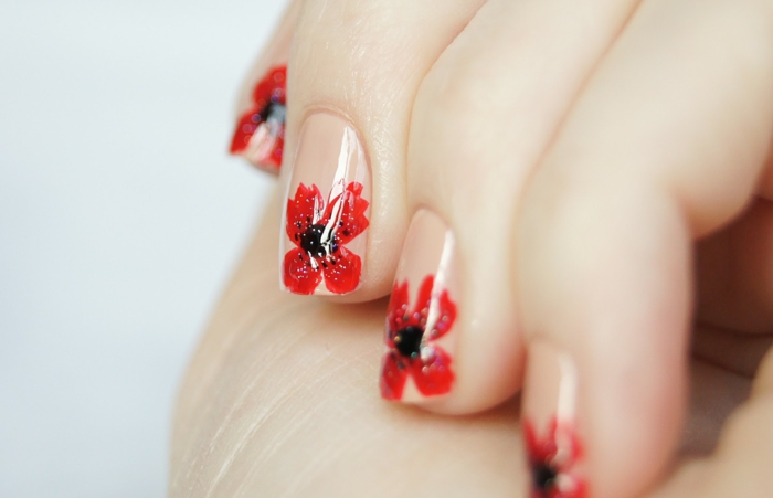 unghie semplici con un motivo rosso nail design pattern nail design rosso nail design galleria di immagini