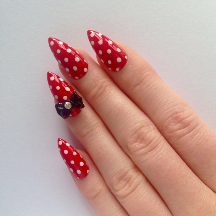 design delle unghie a forma di mandorla in rosso modello di unghie in gel immagini delle unghie design delle unghie rosso