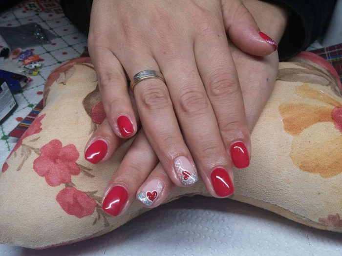 unghie rosse con motivi unghie semplici nail design galleria di immagini nail design rosso