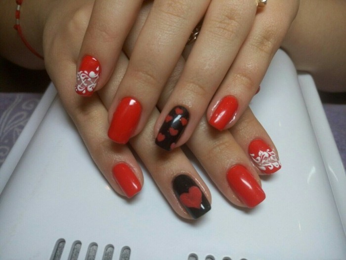 design delle unghie rosso e nero
