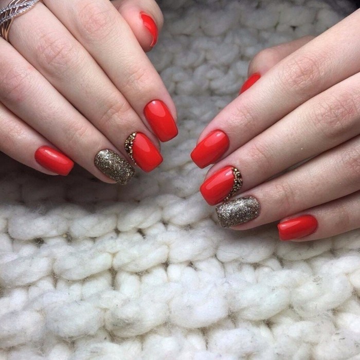 unghie rosse con motivo