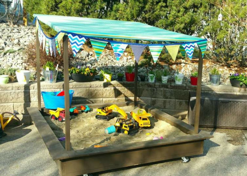 Bac à sable en bois sombre, look magnifique Créer une aire de jeux pour les enfants