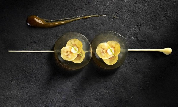 Ideje za dekoriranje ploča od škriljevca postavljaju umjetnost na crni škriljevac