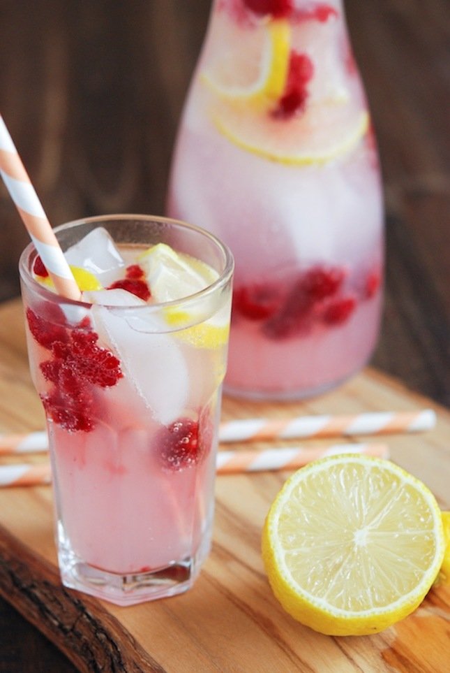 Mršavi Dragon Berry Rum Twist brzi zdravi recepti ukusni recepti jednostavni recepti niskokalorični kokteli zdravi smoothieji