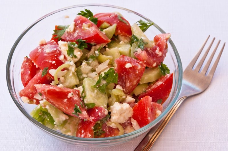 L'insalata Schopska è molto facile da preparare deliziose ricette bulgare