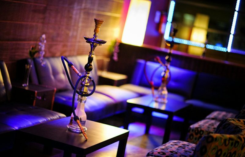 bar à chicha confortable fumer la chicha au restaurant