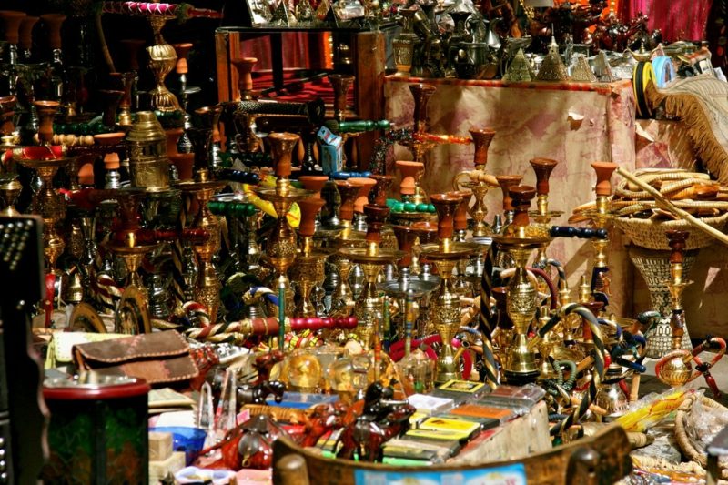 accessoires de narguilé variété de chicha dans le magasin