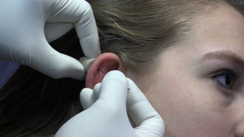 Piercing Helix : comment faire ? Processus de perçage d'hélice