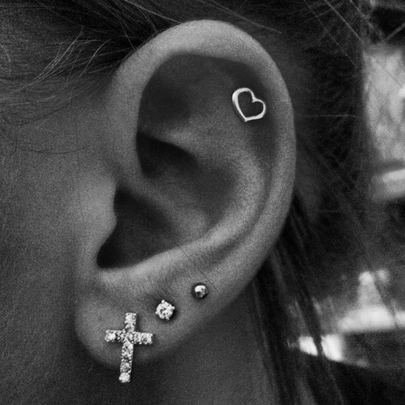Piercing sur l'hélice petit coeur Helix piercing petit coeur