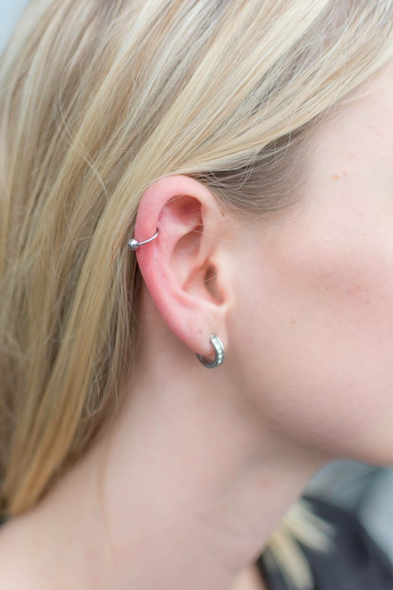 Piercing Helix : le piercing est-il douloureux ? Anneau simple piercing Helix