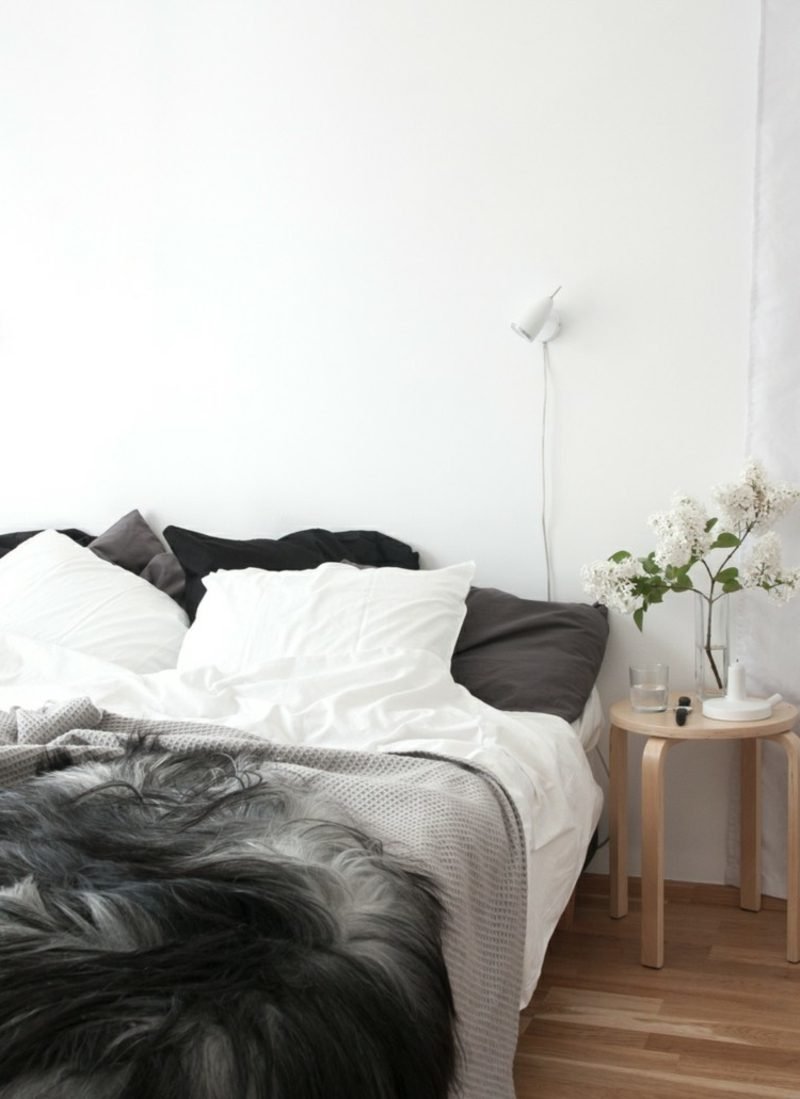 Parete bianca del soggiorno scandinavo Camera da letto grigia vivente scandinava