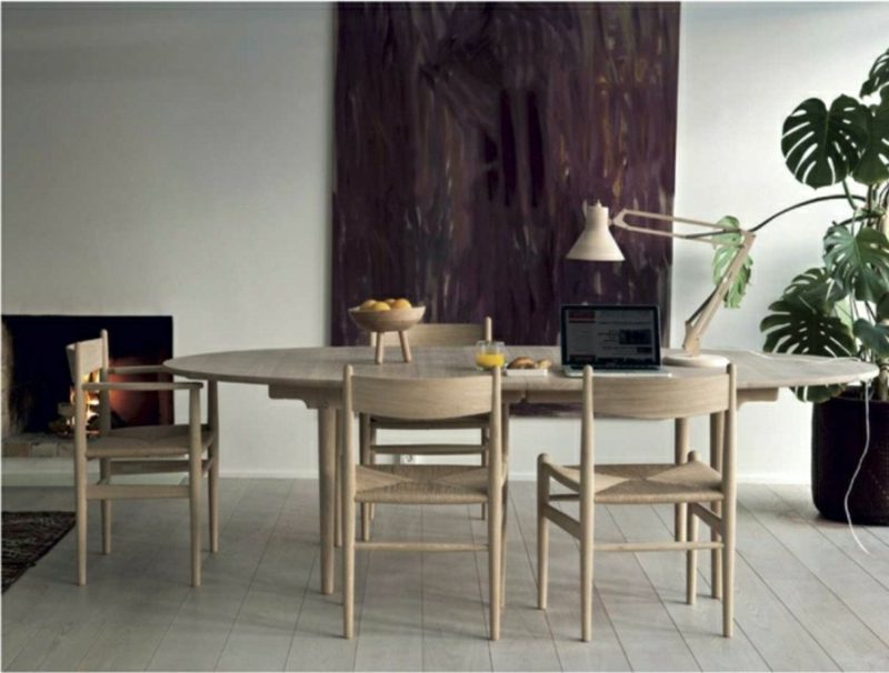 Zona pranzo in stile scandinavo con mobili in legno massello Zona pranzo con mobili scandinavi dall'aspetto puristico