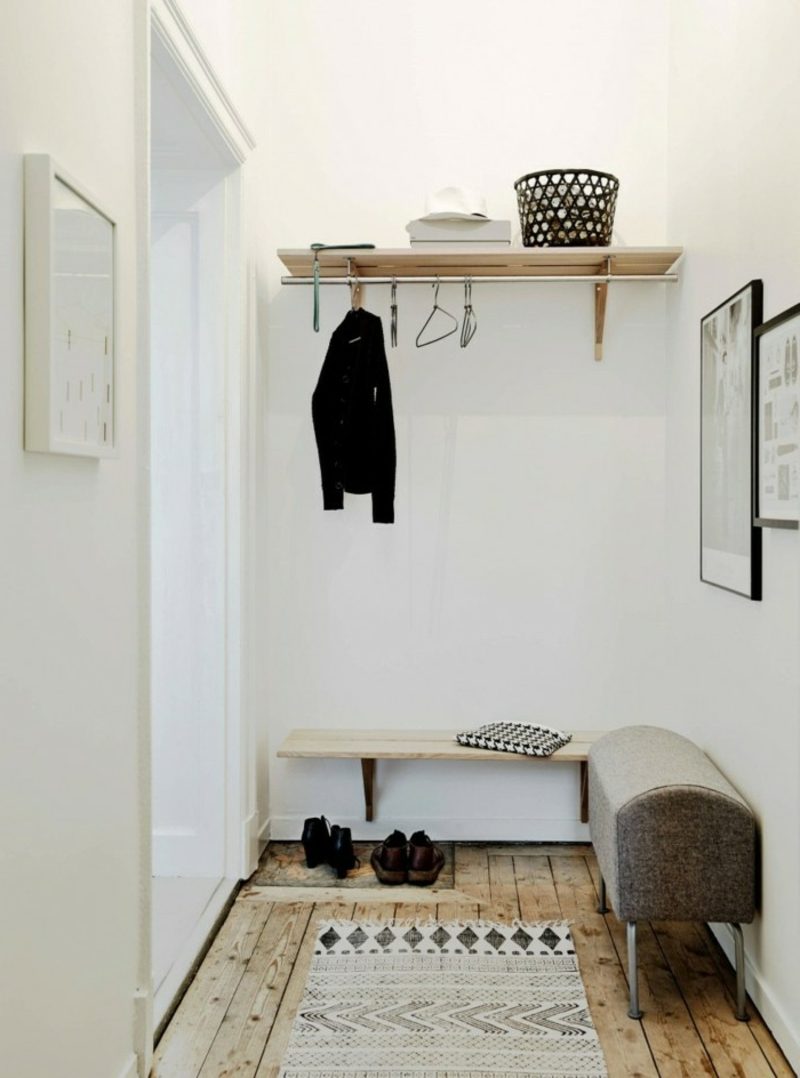 Corridoio in stile scandinavo Corridoio di mobili scandinavi in stile scandinavo, aspetto puristico