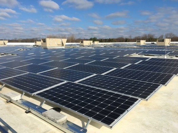 Napenergia előállítása környezetbarát módon a fotovoltaikus rendszerek áramszolgáltatót váltanak