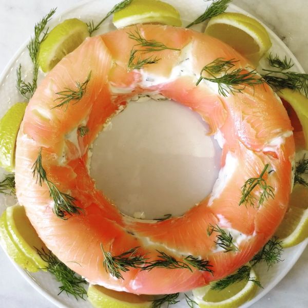 Un rotolo di salmone con crema di formaggio - Antipasto di Natale Antipasti light Natale 2020