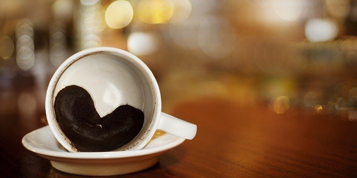 Faites vous-même des jeux de lecture des signes de café pour le réveillon du Nouvel An