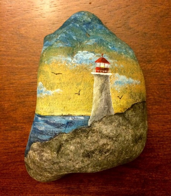 Idee artigianali fai-da-te che dipingono pietre tramonto mare