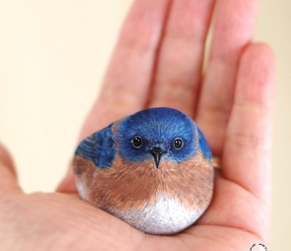 Idee artigianali fai-da-te dipingere pietre animali uccelli
