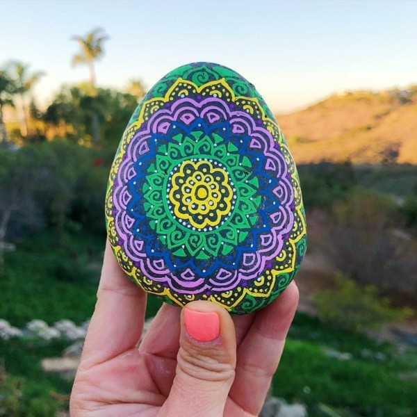 set di pittura con pietre mandala