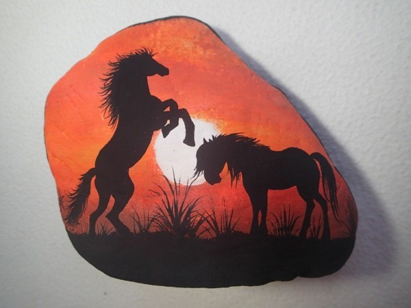 Progetto pietre fai da te dipingere animali cavallo