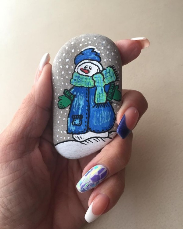 dipingere pietre realizzare decorazioni natalizie con i bambini