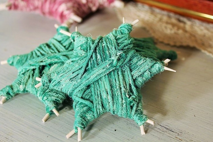 Napravite zvijezde kreativno od čačkalica i konca