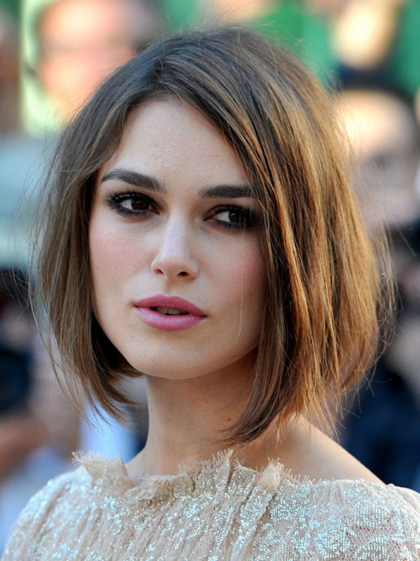 Acconciature a mezzo busto da star di Hollywood Acconciature alla moda a mezza lunghezza e tagli per ogni tipo di capelli acconciatura keira knightley con trucco per gli occhi