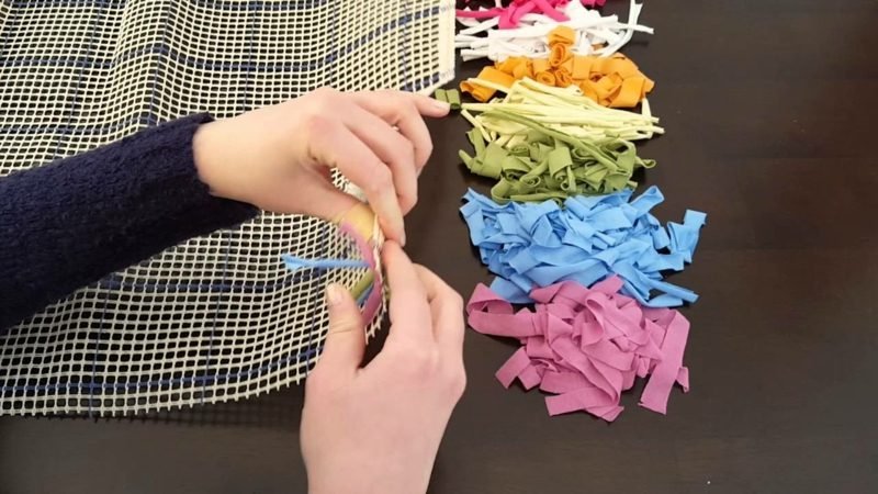 Crea il tuo tappeto da ritagli di tessuto