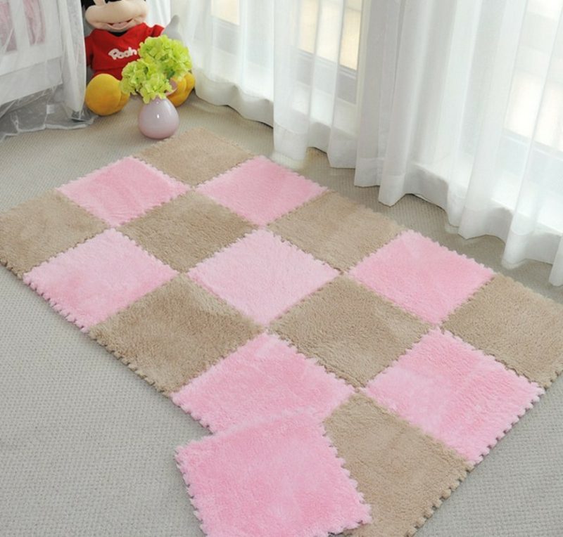 Fai da te un tappeto patchwork rosa e marrone per la cameretta dei bambini