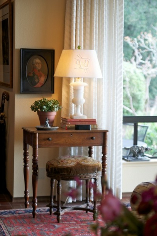 Odlična ideja stola za stolicu s unutarnjim svjetiljkama Odličan stol za stolice s unutarnjim svjetiljkama