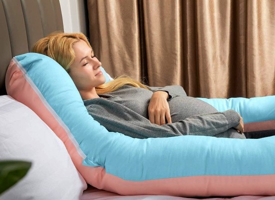 Az 5 legjobb ajándék leendő anyáknak, akiknek párnára van szükségük a kényelmesebb alváshoz