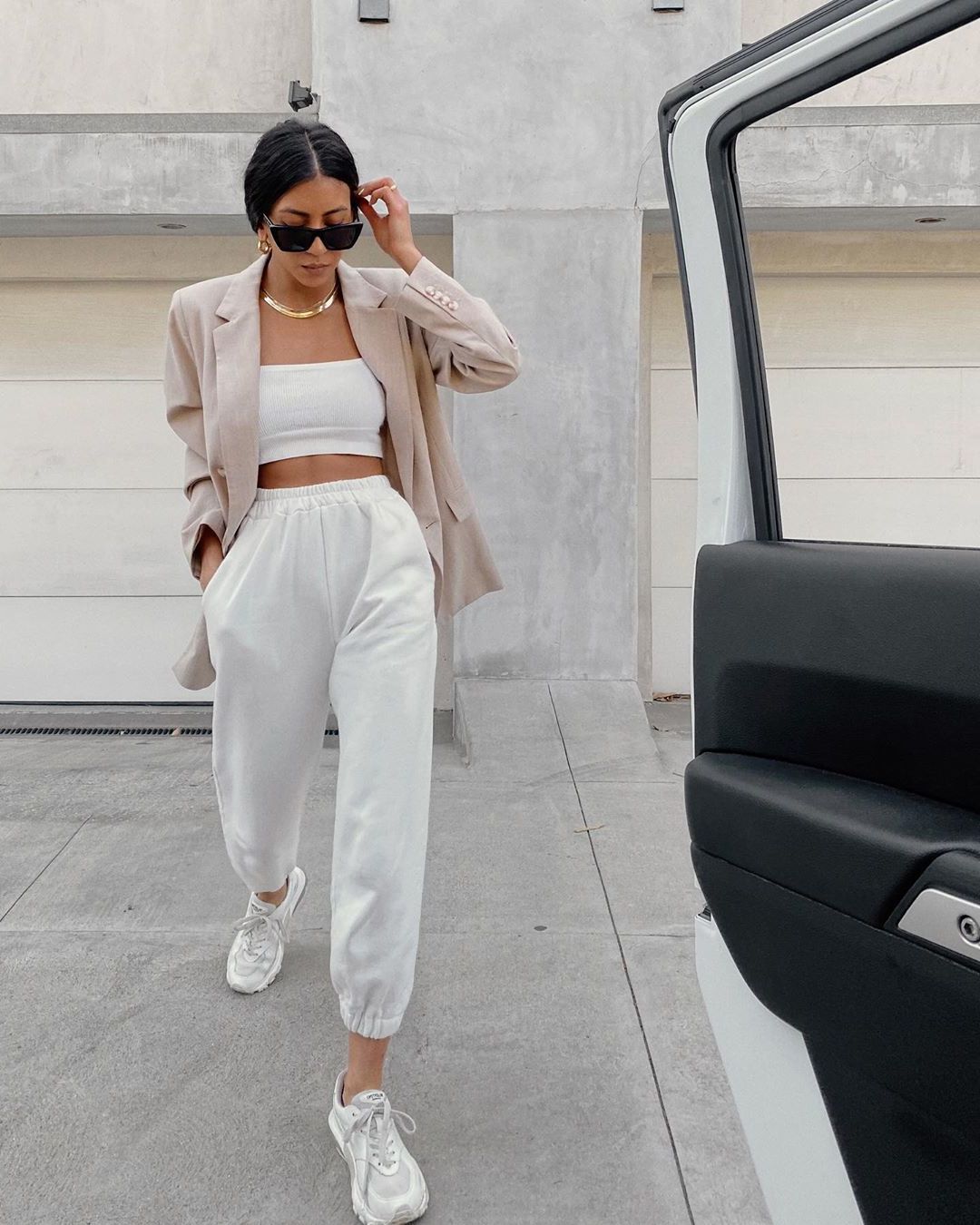 Tenue de blazer pour la vie de tous les jours - combinez des blazers avec des baskets