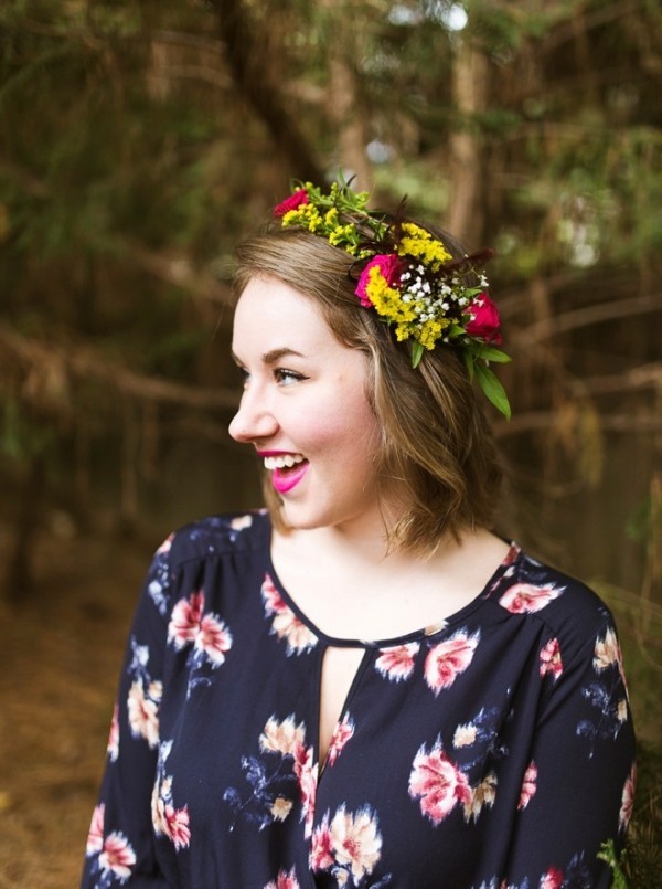 Divatos és egyszerű frizurák 2019 őszi virágok koronája koszorú