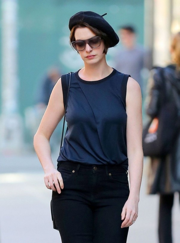 Divatos és egyszerű frizurák 2019 őszén Pixie francia baretta sapkával