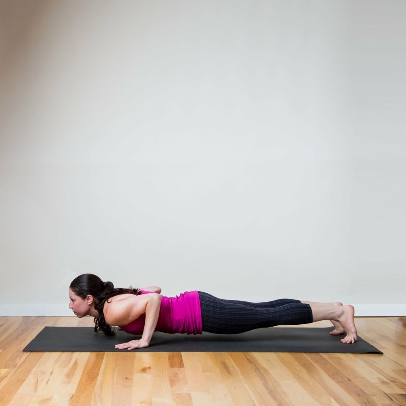 Les positions de planche sont bonnes pour vos bras Entraînement des triceps pour les femmes Position de planche