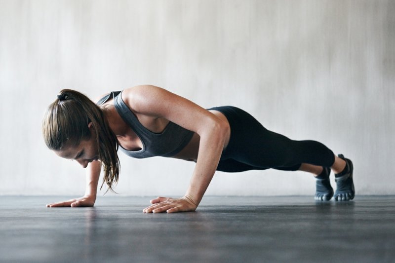 Faire des pompes Entraînement des triceps pour les pompes des femmes