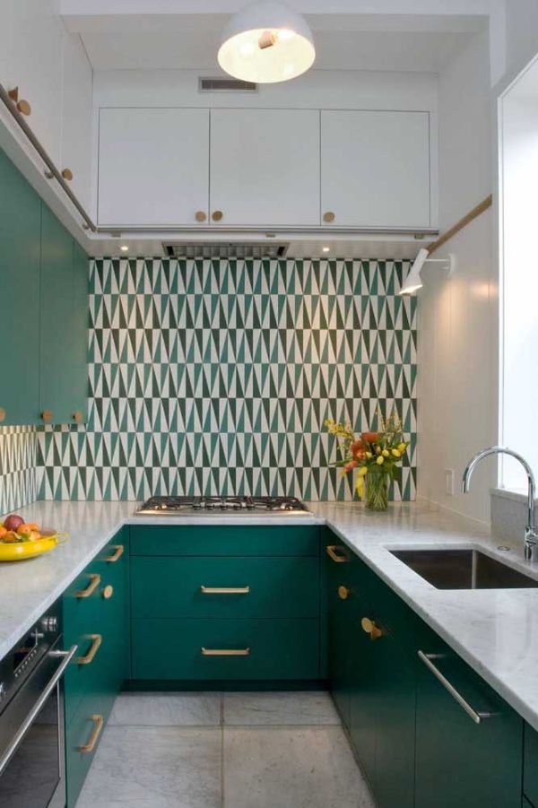 Sivi kuhinjski ormarići Kuhinja u obliku slova U