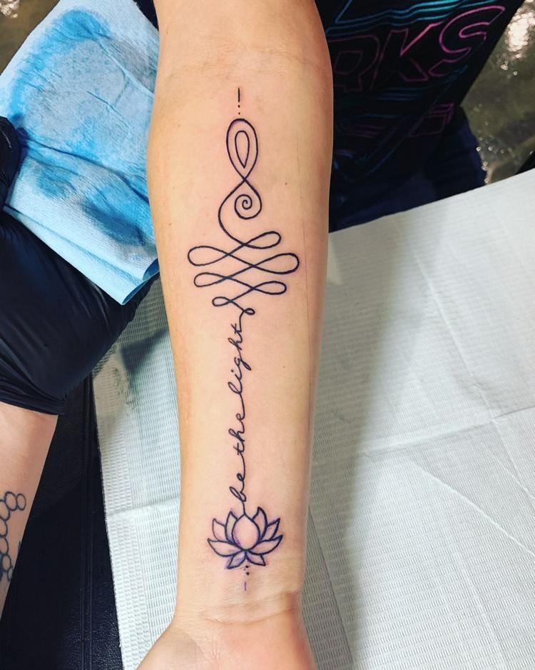 nagy tetováló kar Unalome Lotus felirat Unalome Szimbólum Jelentése Spirituális