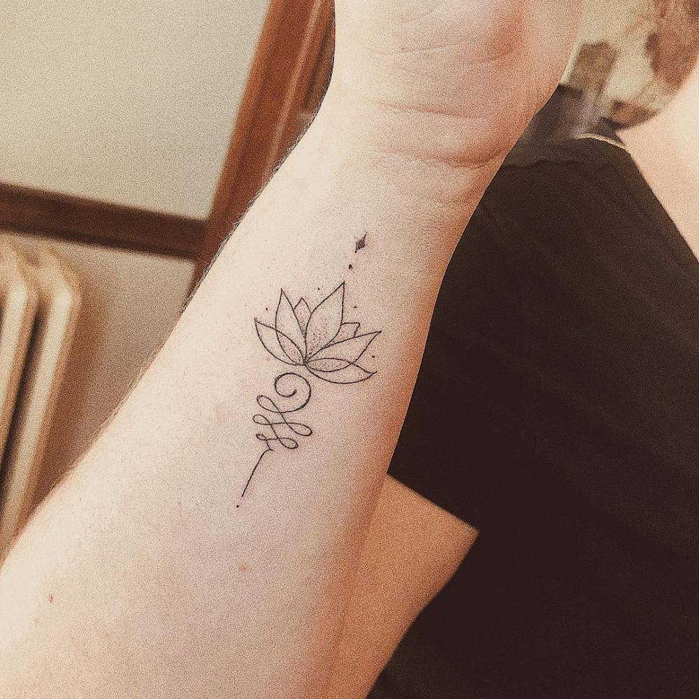 finom tetoválás a csuklón nagyszerű csukló tetoválás ötletek