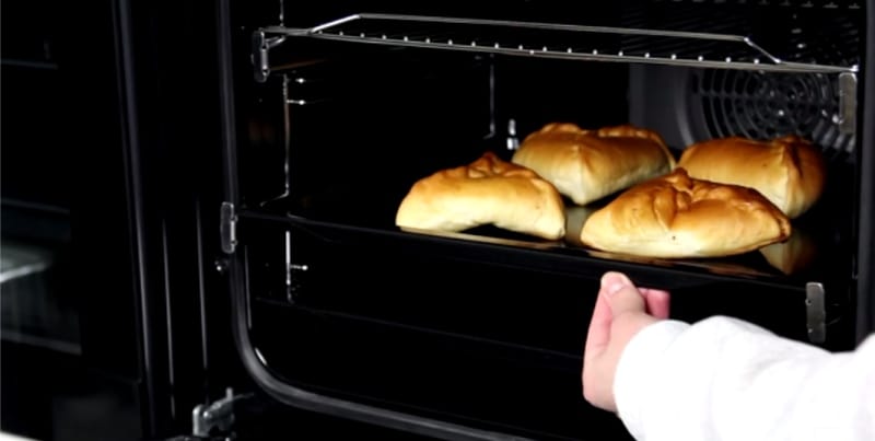 Gasoven met telescopische geleiders