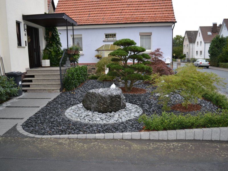 Conception de jardin avant de style japonais moderne Concevez la cour avant avec du gravier pour un look magnifique