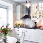 Кухненски интериор 9 кв. м в светли цветове
