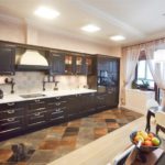 Тъмнокафява лакирана кухня