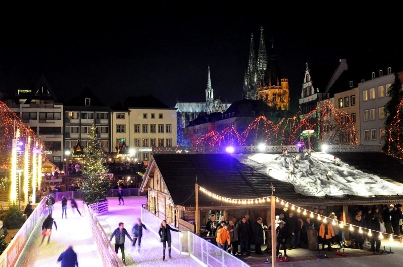 curling su pista di pattinaggio