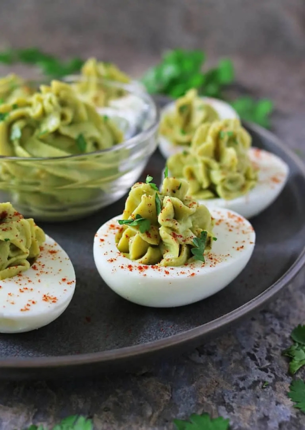 Entrée de Noël - idées de recettes festives pour toute la famille Oeufs russes au pesto basilic