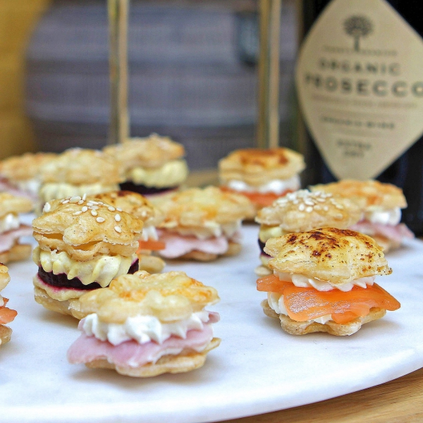 Entrée de Noël - idées de recettes festives pour toute la famille sandwichs au beurre jambon saumon