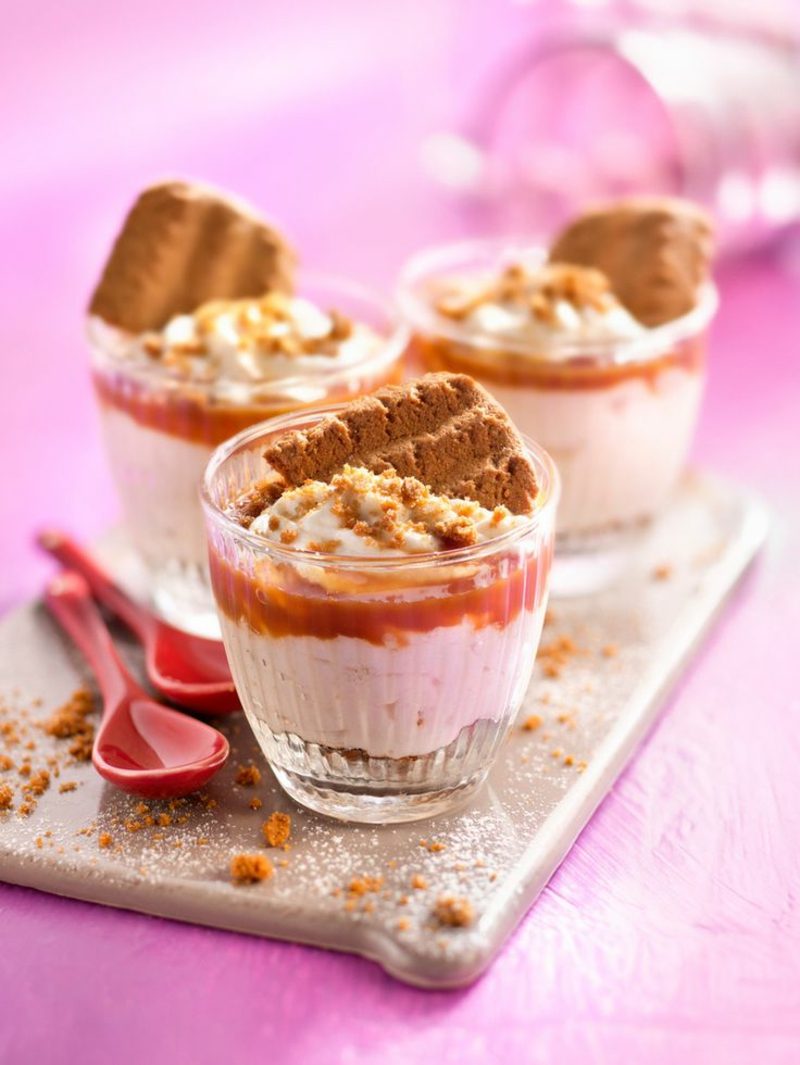 Karácsonyi desszert krémsajtkrémmel karamellmártással